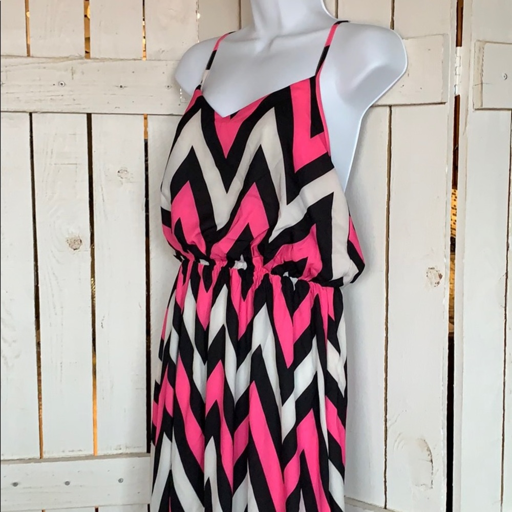 NWOT Zig Zag Pink Black White Maxi Dress
